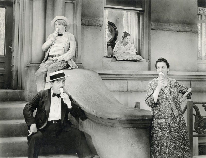 202002559_1_RWD_1380street scene