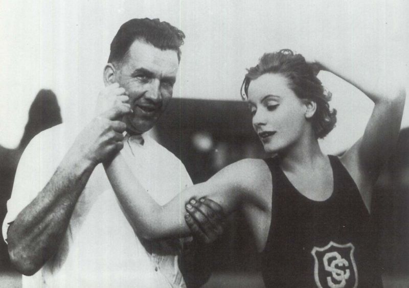 greta garbo with USC track-and-field team 1926
