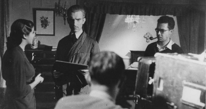 isabel-de-pomes-fernando-fernan-gomez-y-llorenc-llobet-gracia-en-un-momento-del-rodaje_9_720x381